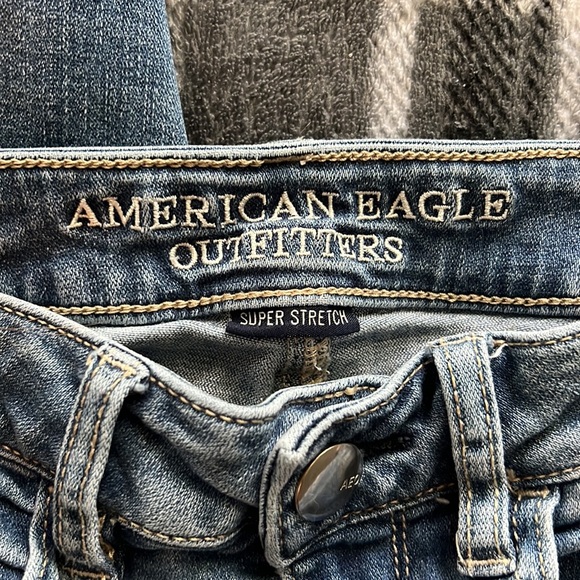 American Eagle High Rise - Picture 3 of 4